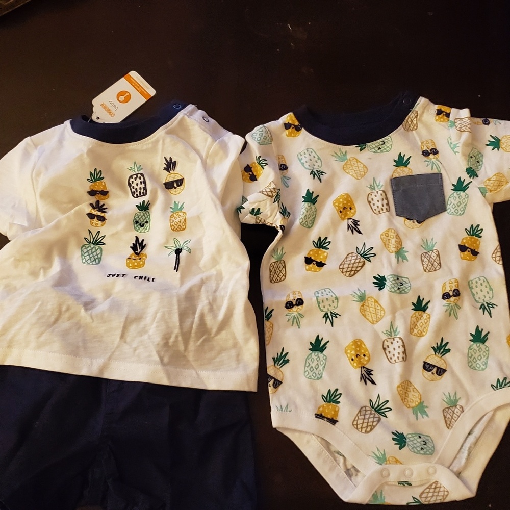 Boys gymboree outfit and onesie size vary